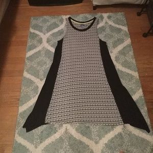 Vera Wang nightgown in black and white pattern